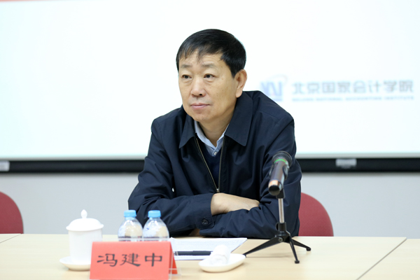 内蒙古财政厅党组成员,副厅长冯健中参加开班式并讲话