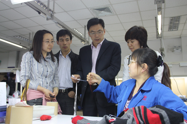 2010MPAcc同学考察北京鄂尔多斯科技发展有限公司