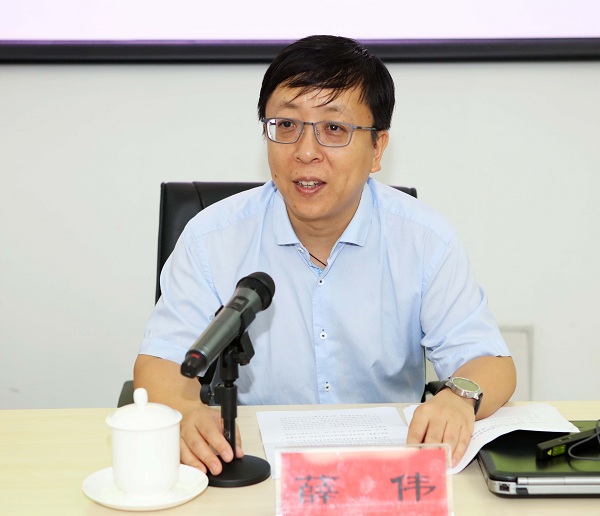 学院党委委员,副院长  薛伟