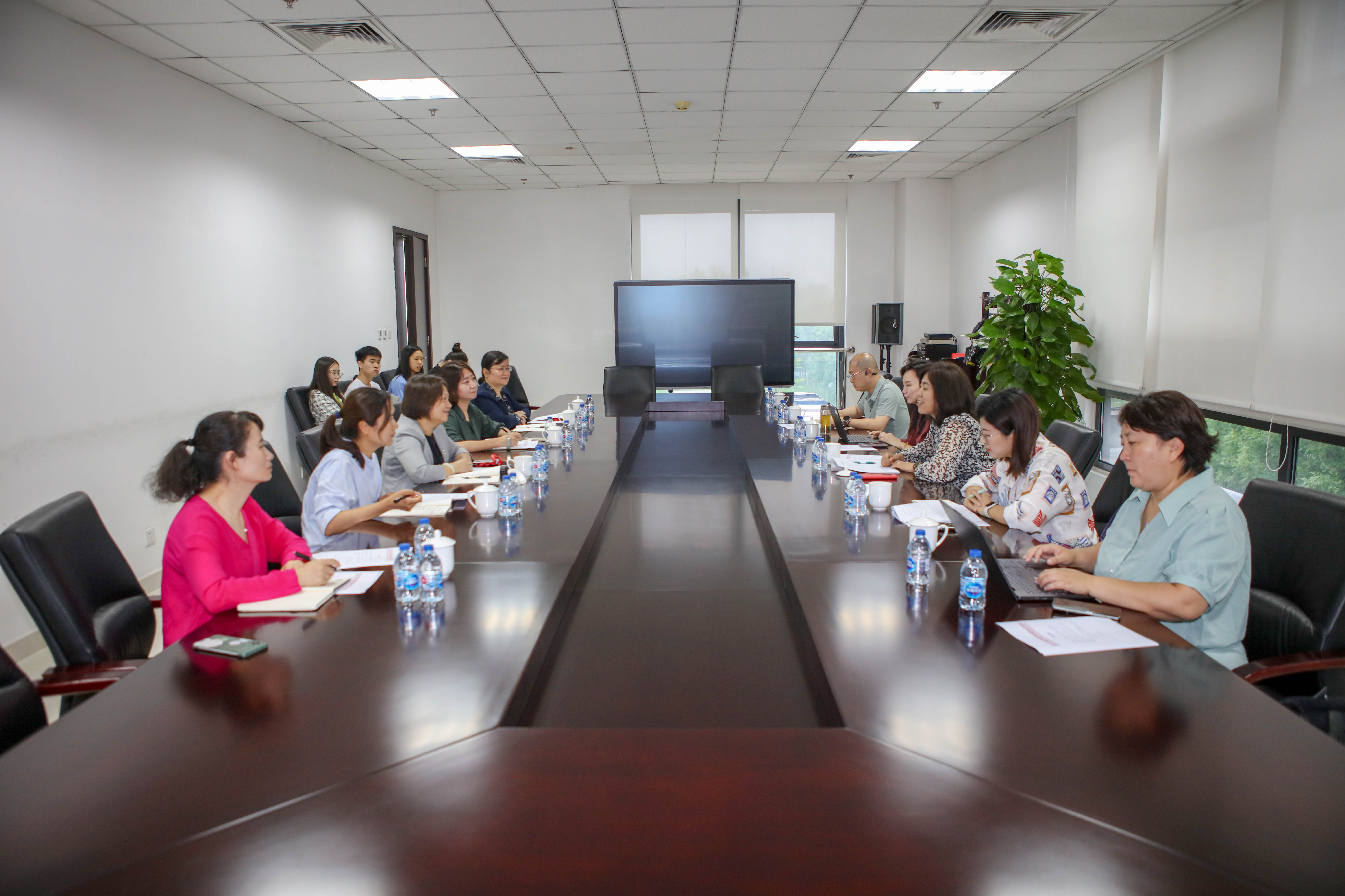 北京市政务服务和数据管理局等四部门到访学院研讨交流
